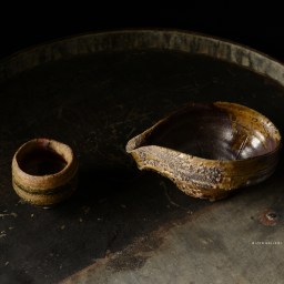 The master and disciple’s sake vessel