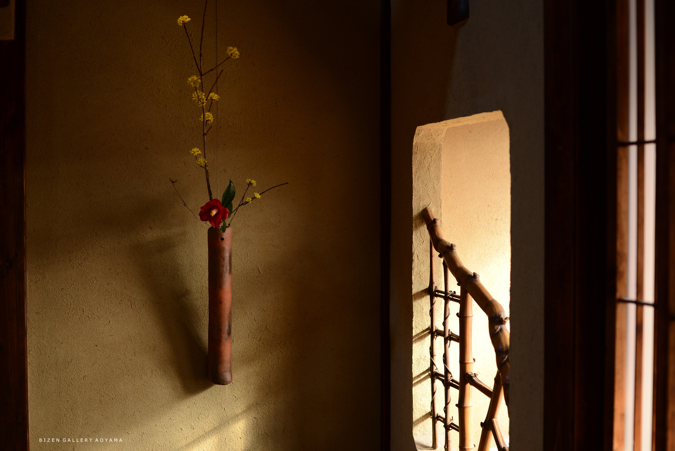 Bizen Kakehanaire: Traditional Japanese Ceramics for Flowers